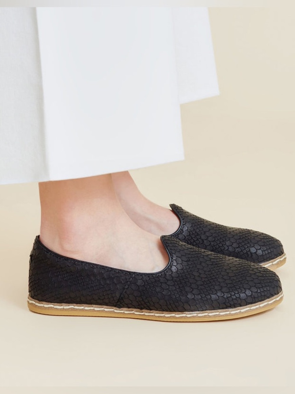Charix Wild Black Embossed Leather Slip On Flats Size 5
